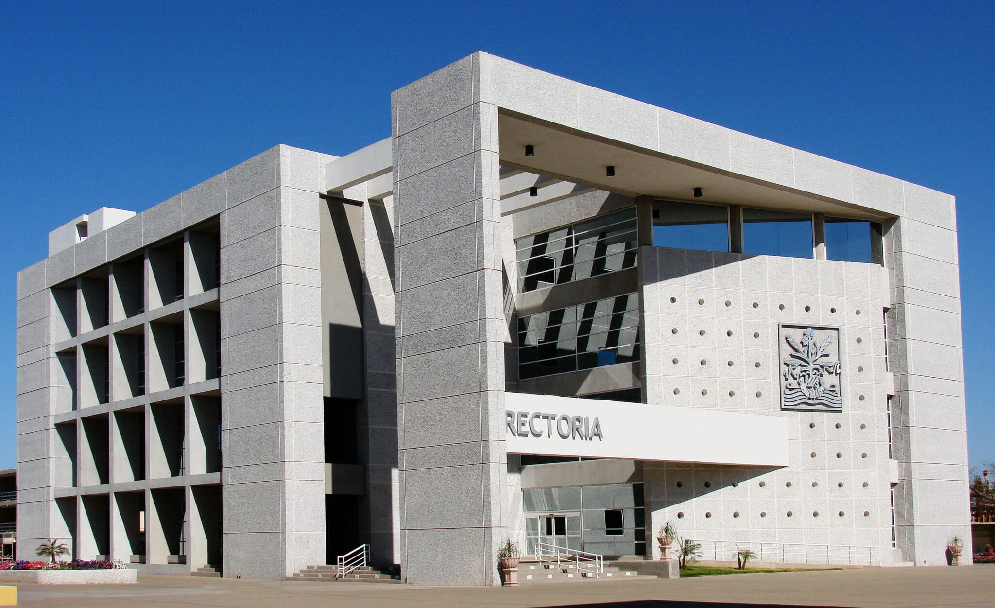 Universidad de México replantea su modelo educativo presencial